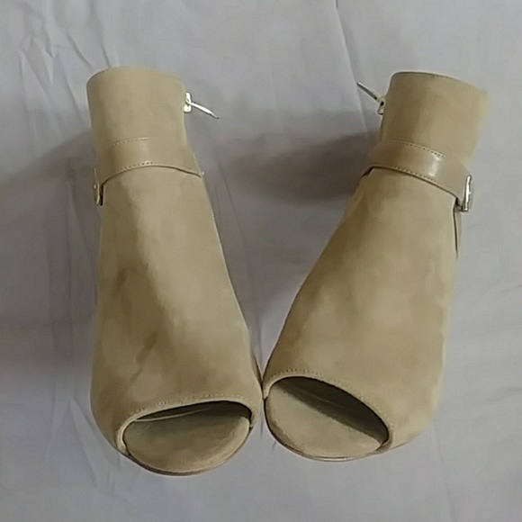 Marc Fisher Heels - Picture 3 of 6